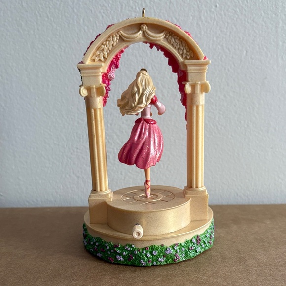 Hallmark Keepsake Barbie Ornament - Picture 4 of 6